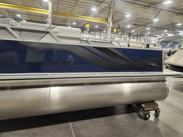 Slide: The Image of Avalon 2185 25 Venture 85 VRB 2026 - 7