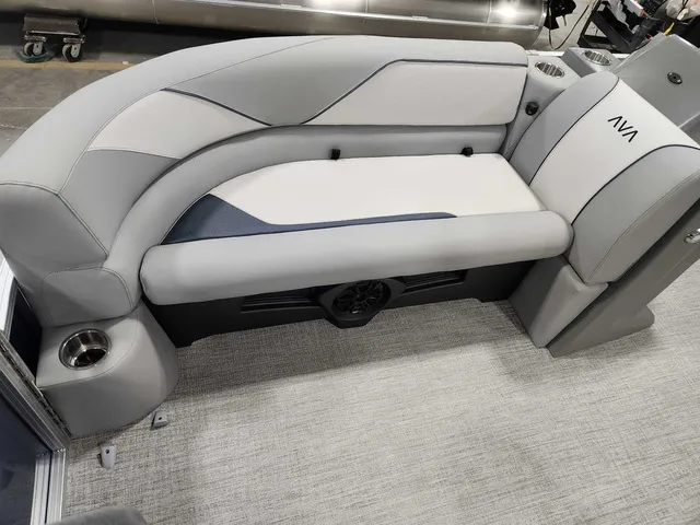 Slide: The Image of Avalon 2185 25 Venture 85 VRB 2026 - 8