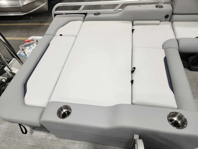 Slide: The Image of Avalon 2185 25 Venture 85 VRB 2026 - 9