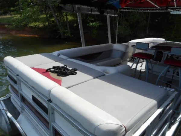 Slide: The Image of 2002 Harris-Kayot Royal Heritage 260 pontoon boat with spacious seating and sun deck. - 10