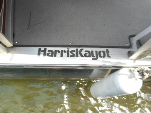 Slide: The Image of 2002 Harris-Kayot Royal Heritage 260 boat on water. - 12