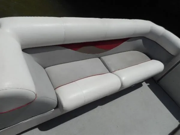 Slide: The Image of 2002 Harris-Kayot Royal Heritage 260 boat interior seating. - 15