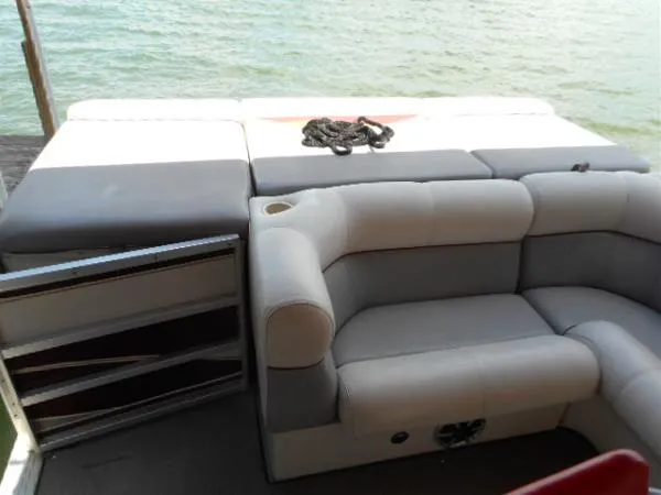 Slide: The Image of 2002 Harris-Kayot Royal Heritage 260 boat interior with cushioned seating. - 18