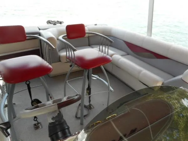 Slide: The Image of 2002 Harris-Kayot Royal Heritage 260 boat interior with red and white seating. - 4