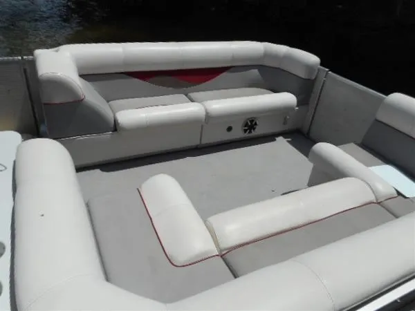 Slide: The Image of 2002 Harris-Kayot Royal Heritage 260 boat interior with spacious seating. - 6