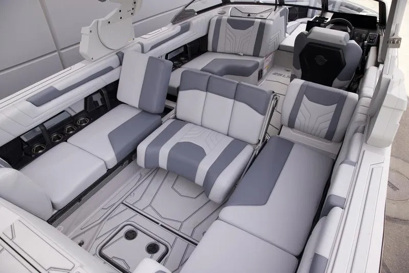 Slide: The Image of Malibu 25 LSV 2026 - 35