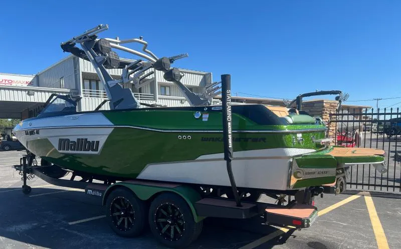Slide: The Image of Malibu 23 LSV 2022 - 3