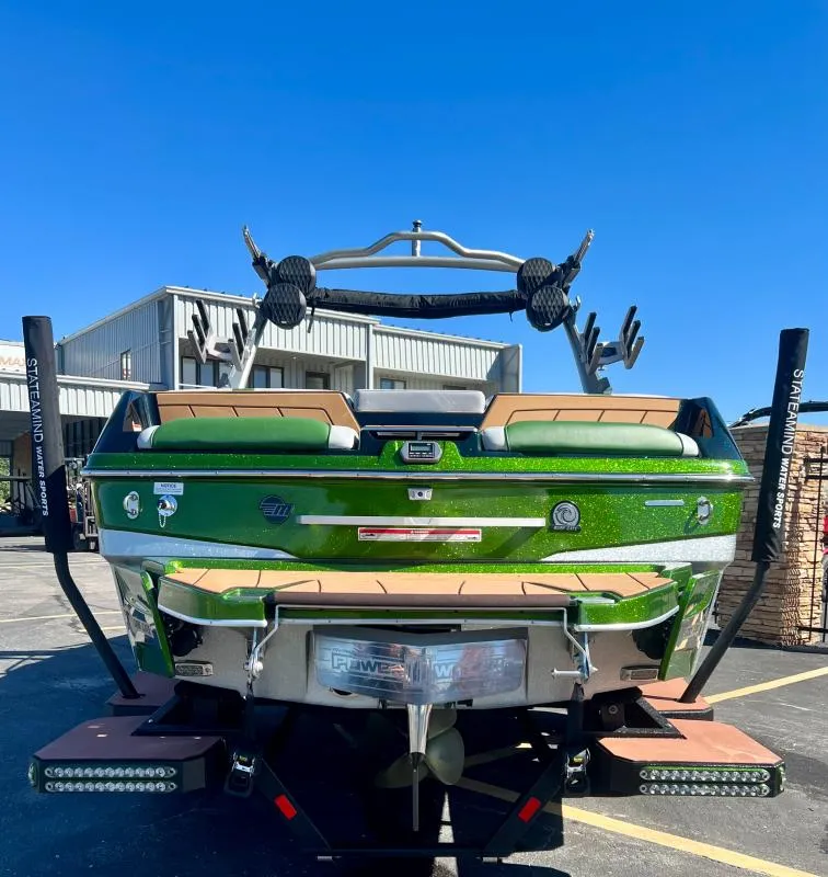 Slide: The Image of Malibu 23 LSV 2022 - 5