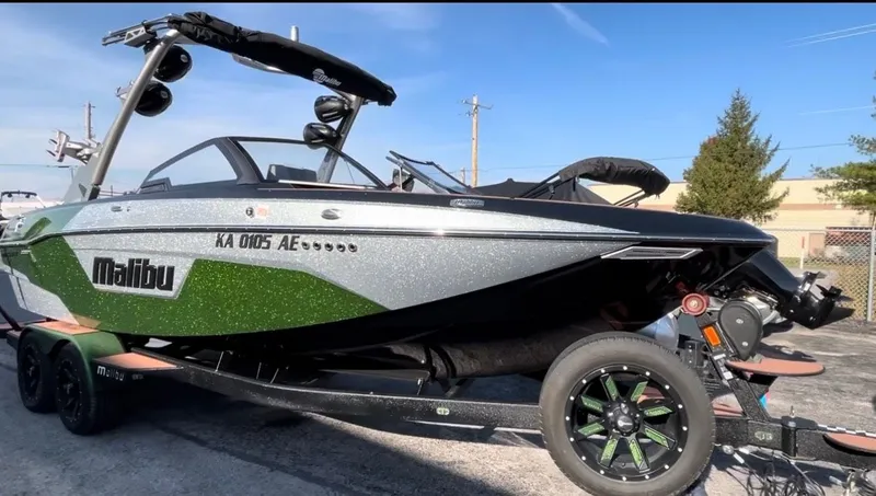 Slide: The Image of Malibu 23 LSV 2022 - 7