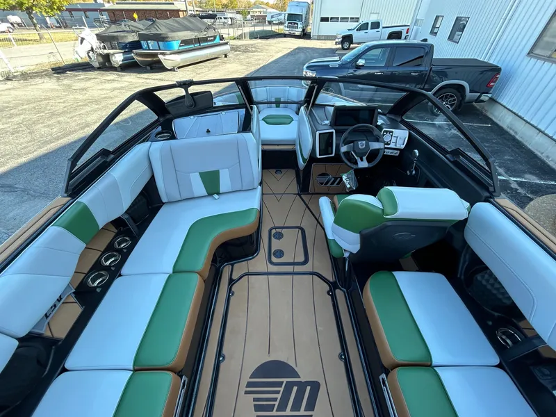 Slide: The Image of Malibu 23 LSV 2022 - 12