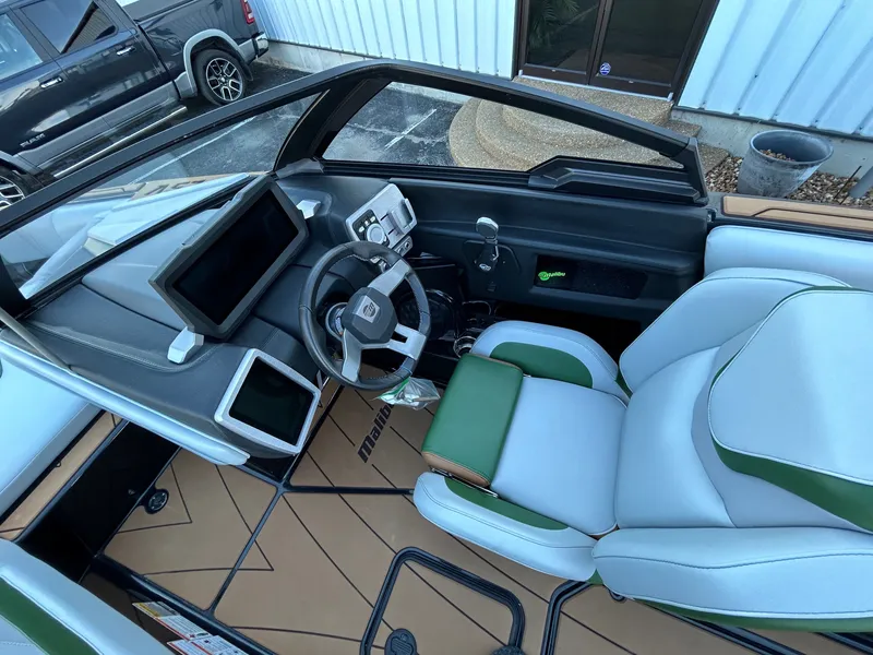 Slide: The Image of Malibu 23 LSV 2022 - 13