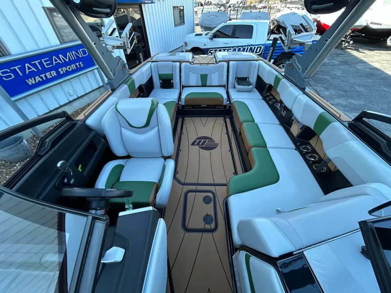 Slide: The Image of Malibu 23 LSV 2022 - 17