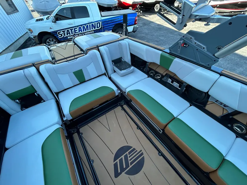 Slide: The Image of Malibu 23 LSV 2022 - 19
