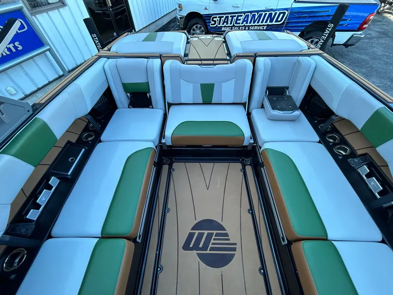 Slide: The Image of Malibu 23 LSV 2022 - 18