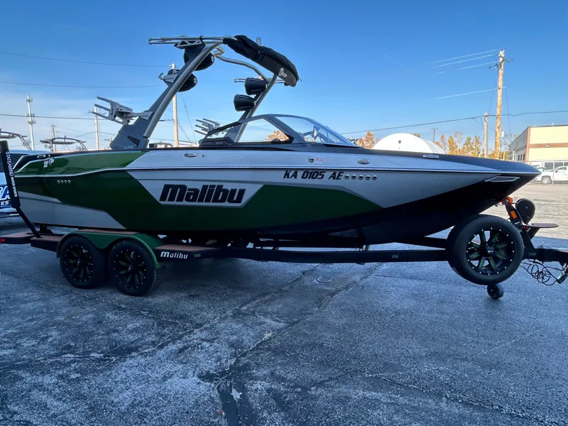 Slide: The Image of Malibu 23 LSV 2022 - 5
