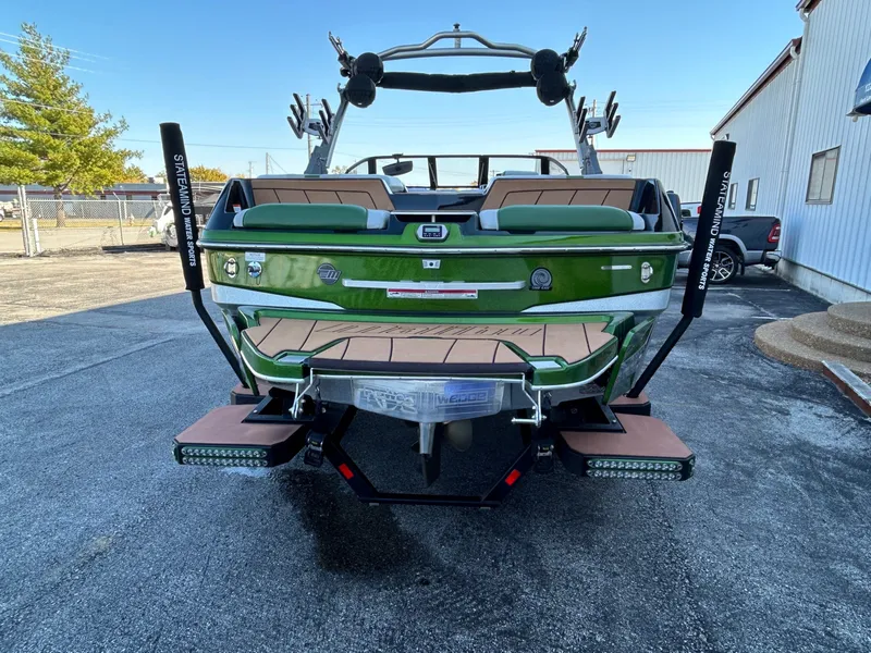 Slide: The Image of Malibu 23 LSV 2022 - 3