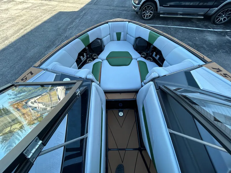 Slide: The Image of Malibu 23 LSV 2022 - 15