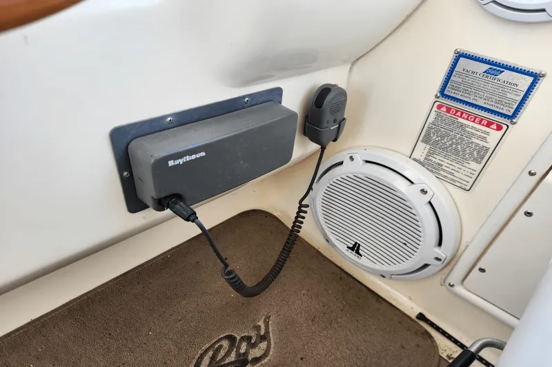 Slide: The Image of Sea Ray 330 SUNDANCER 1998 - 11