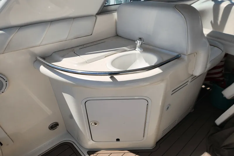 Slide: The Image of Sea Ray 330 SUNDANCER 1998 - 18