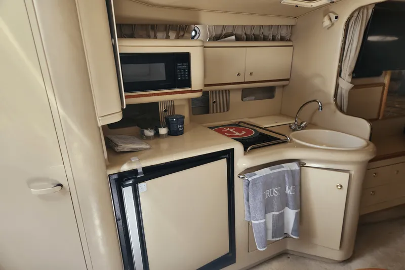 Slide: The Image of Sea Ray 330 SUNDANCER 1998 - 23