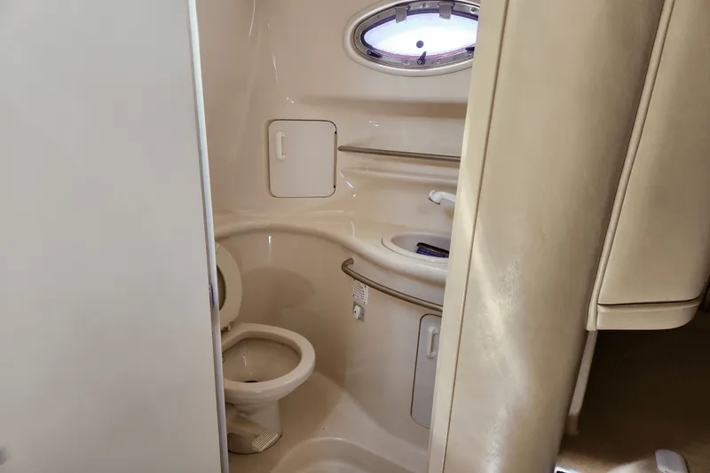 Slide: The Image of Sea Ray 330 SUNDANCER 1998 - 28