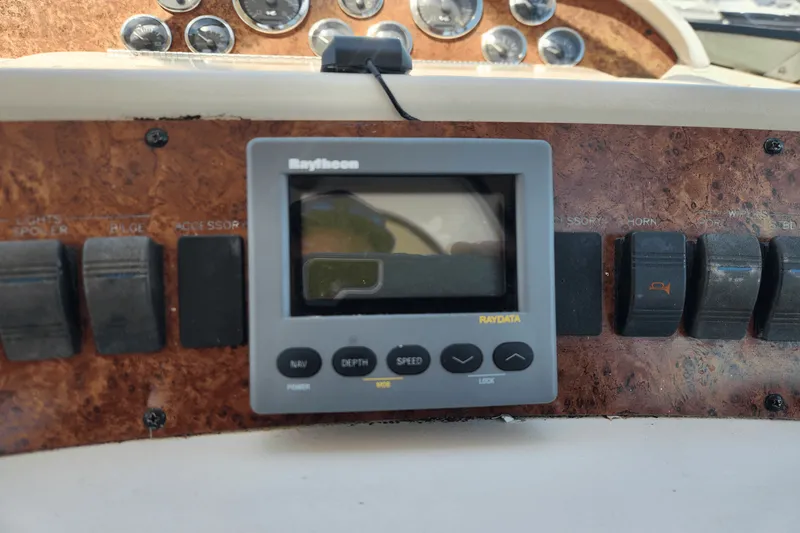 Slide: The Image of Sea Ray 330 SUNDANCER 1998 - 9