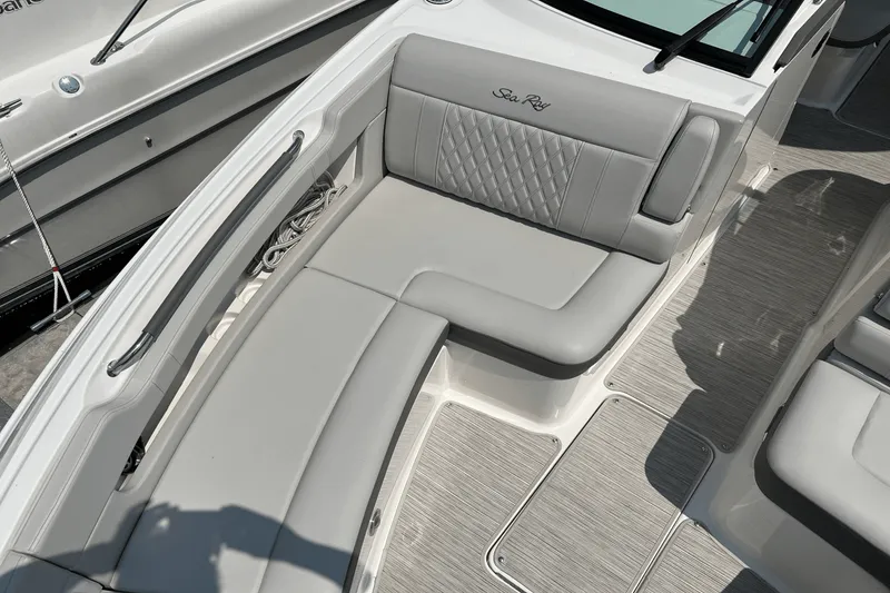 Slide: The Image of Sea Ray 310 SLX 2023 - 17