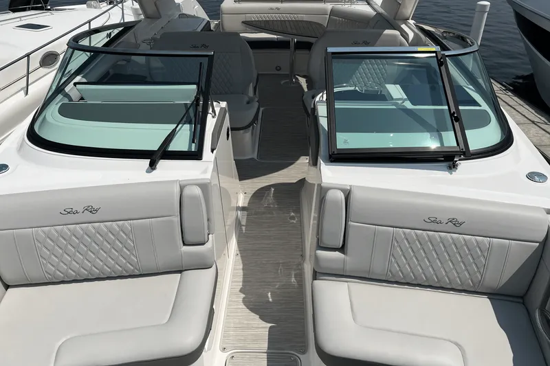 Slide: The Image of Sea Ray 310 SLX 2023 - 19