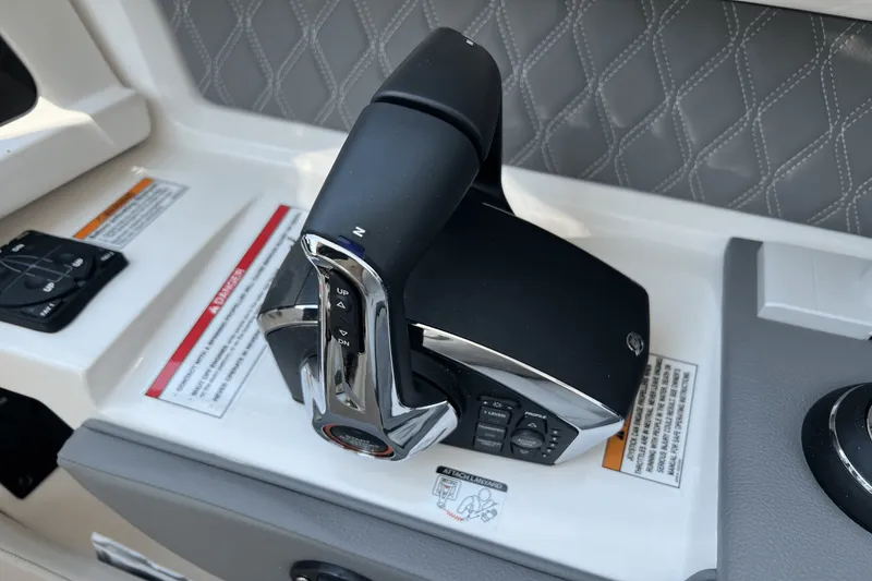 Slide: The Image of Sea Ray 310 SLX 2023 - 26