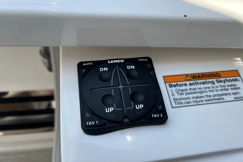 Slide: The Image of Sea Ray 310 SLX 2023 - 27