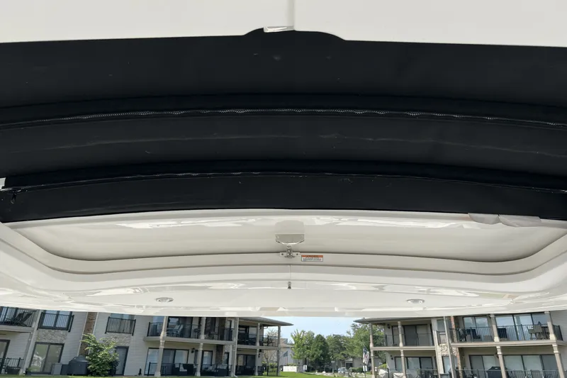 Slide: The Image of Sea Ray 310 SLX 2023 - 41