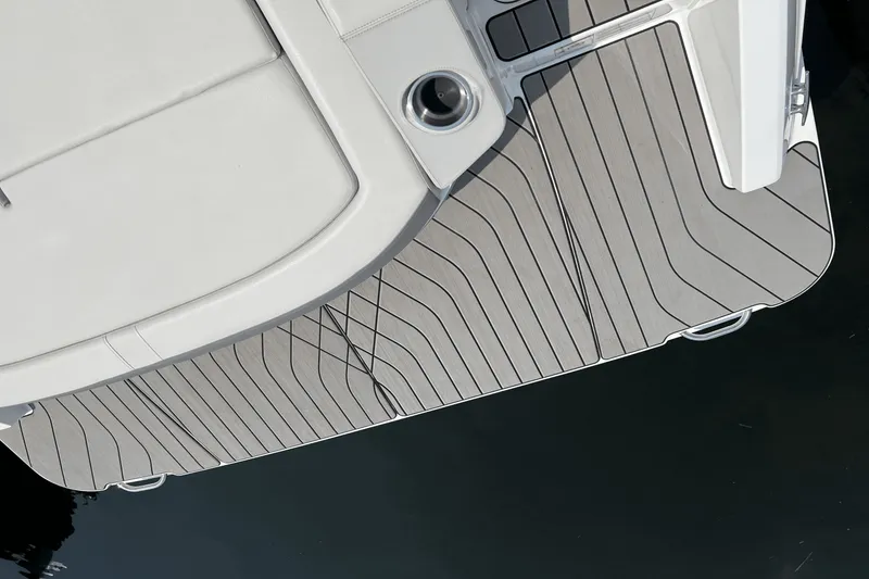 Slide: The Image of Sea Ray 310 SLX 2023 - 43