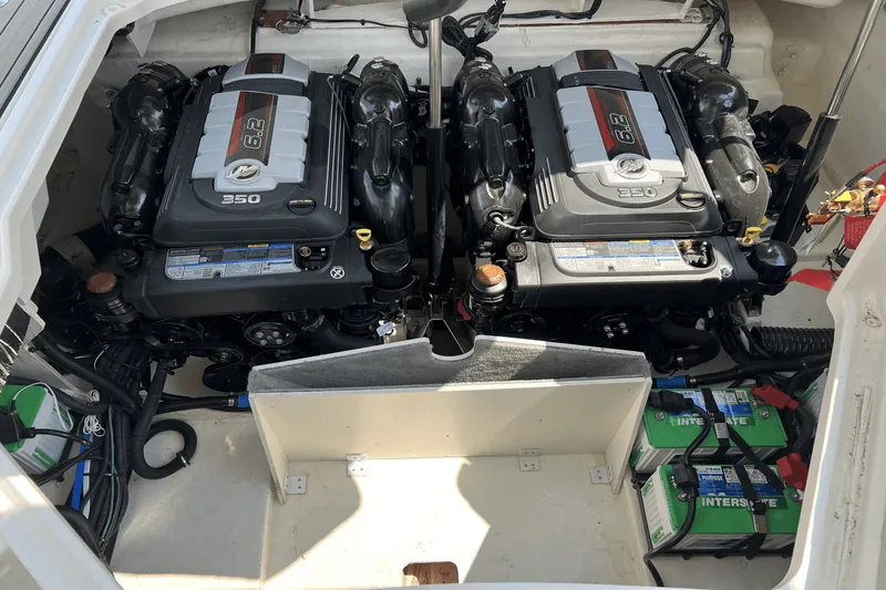 Slide: The Image of Sea Ray 310 SLX 2023 - 50