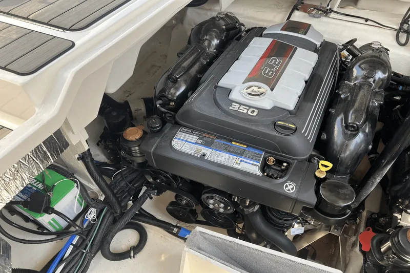 Slide: The Image of Sea Ray 310 SLX 2023 - 53