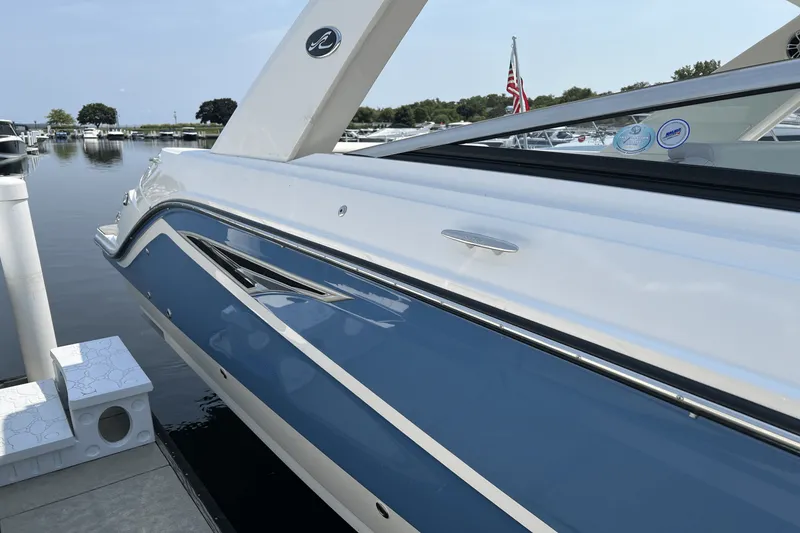Slide: The Image of Sea Ray 310 SLX 2023 - 9