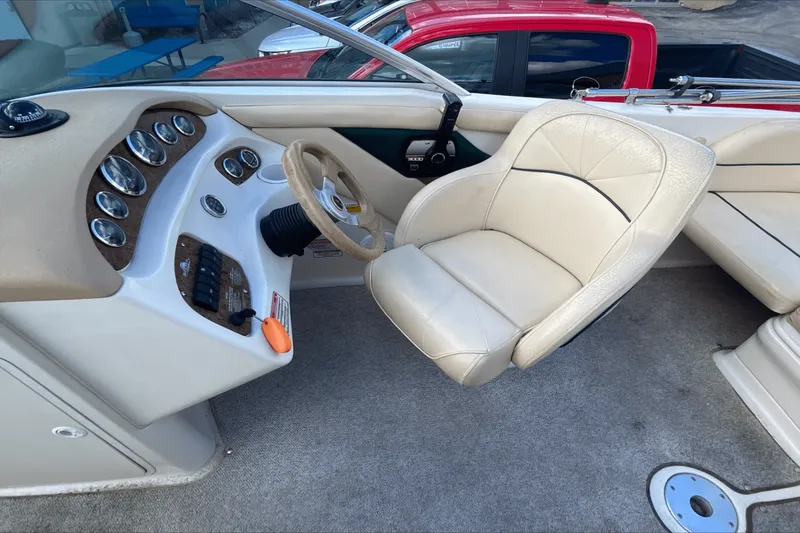 Slide: The Image of Sea Ray 210 SUNDECK 2000 - 11