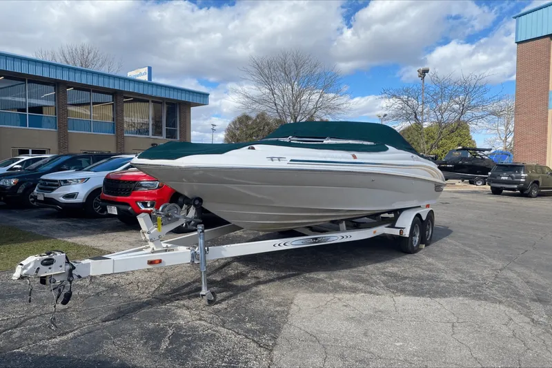 Slide: The Image of Sea Ray 210 SUNDECK 2000 - 2