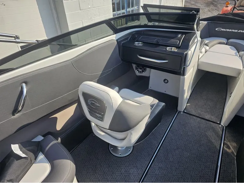 Slide: The Image of Crownline Boats 240 SS LPX 2024 - 4