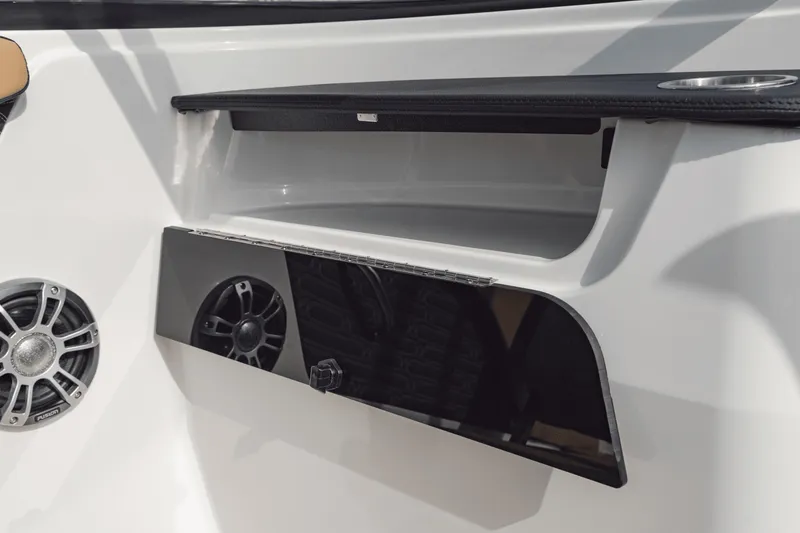 Slide: The Image of Sea Ray SPX 190 Outboard 2025 - 28