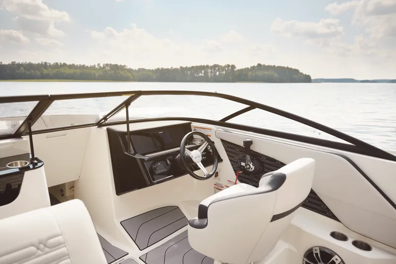 Slide: The Image of Sea Ray SPX 190 Outboard 2025 - 34