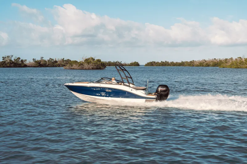 Slide: The Image of Sea Ray SPX 190 Outboard 2025 - 44