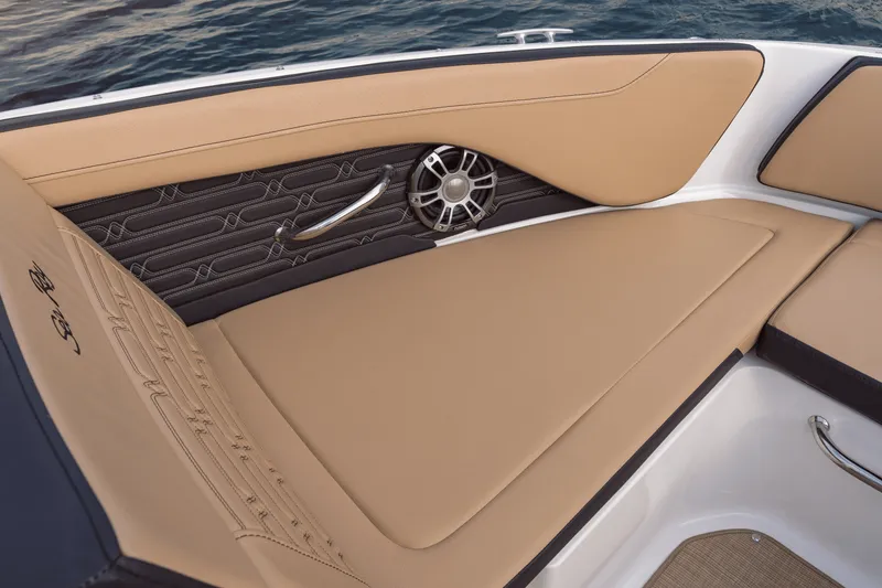 Slide: The Image of Sea Ray SPX 190 Outboard 2025 - 7