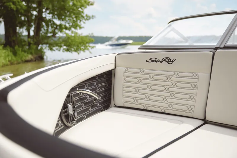 Slide: The Image of Sea Ray SPX 190 Outboard 2025 - 8