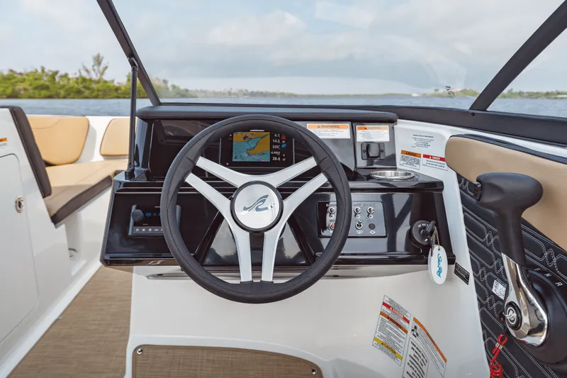 Slide: The Image of Sea Ray SPX 190 Outboard 2025 - 31