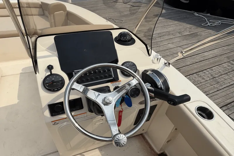 Slide: The Image of Scout 195 Sport Dorado 2025 - 3