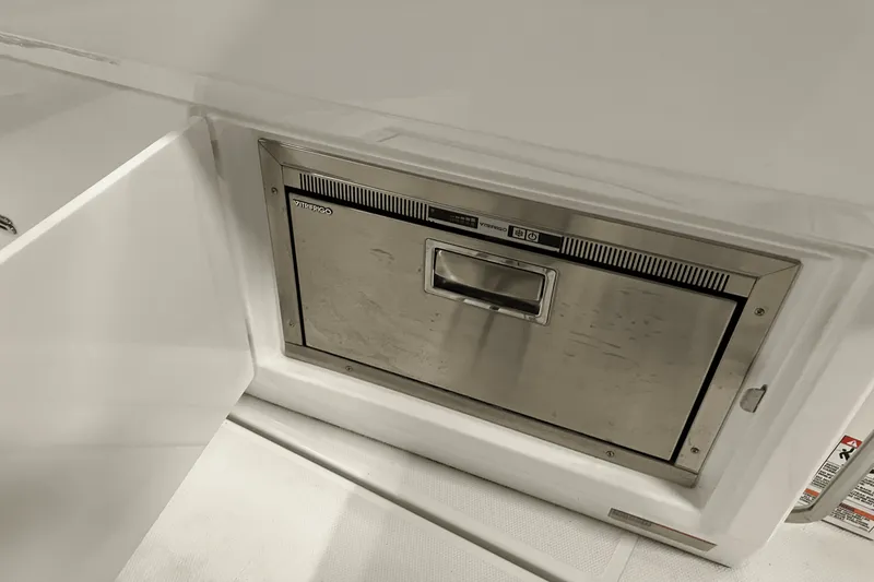 Slide: The Image of Cruisers Yachts 46 CANTIUS 2022 - 10