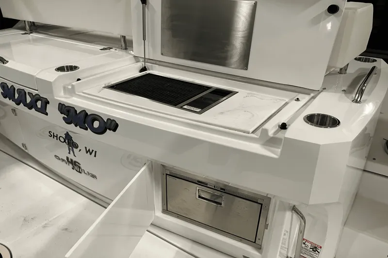 Slide: The Image of Cruisers Yachts 46 CANTIUS 2022 - 11