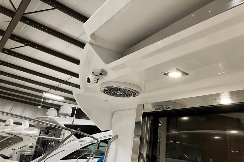 Slide: The Image of Cruisers Yachts 46 CANTIUS 2022 - 15