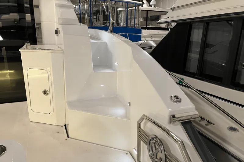 Slide: The Image of Cruisers Yachts 46 CANTIUS 2022 - 18