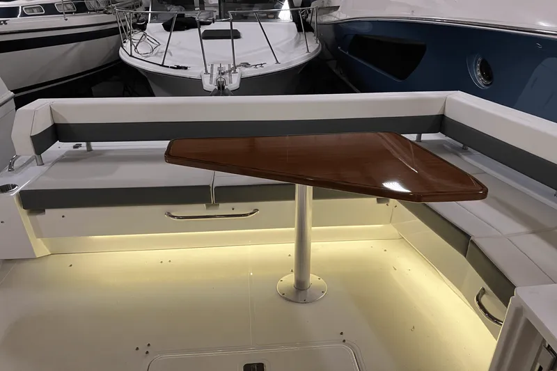 Slide: The Image of Cruisers Yachts 46 CANTIUS 2022 - 19